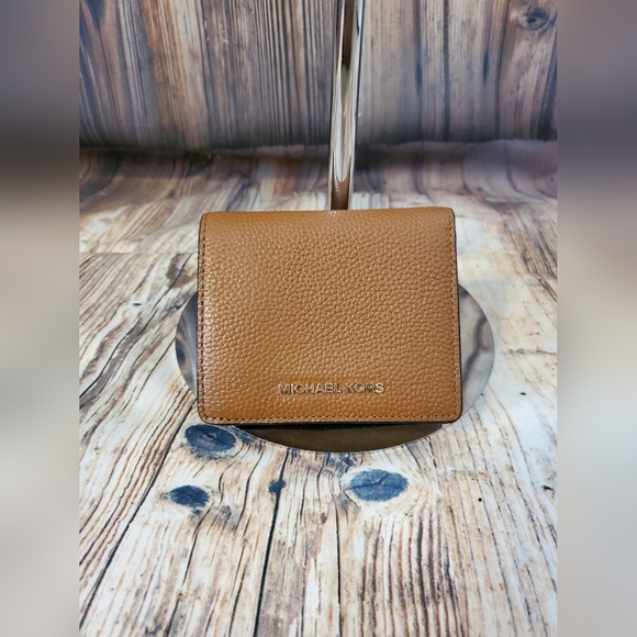 MICHAEL KORS CARRYALL CARD - Picture 1 of 11